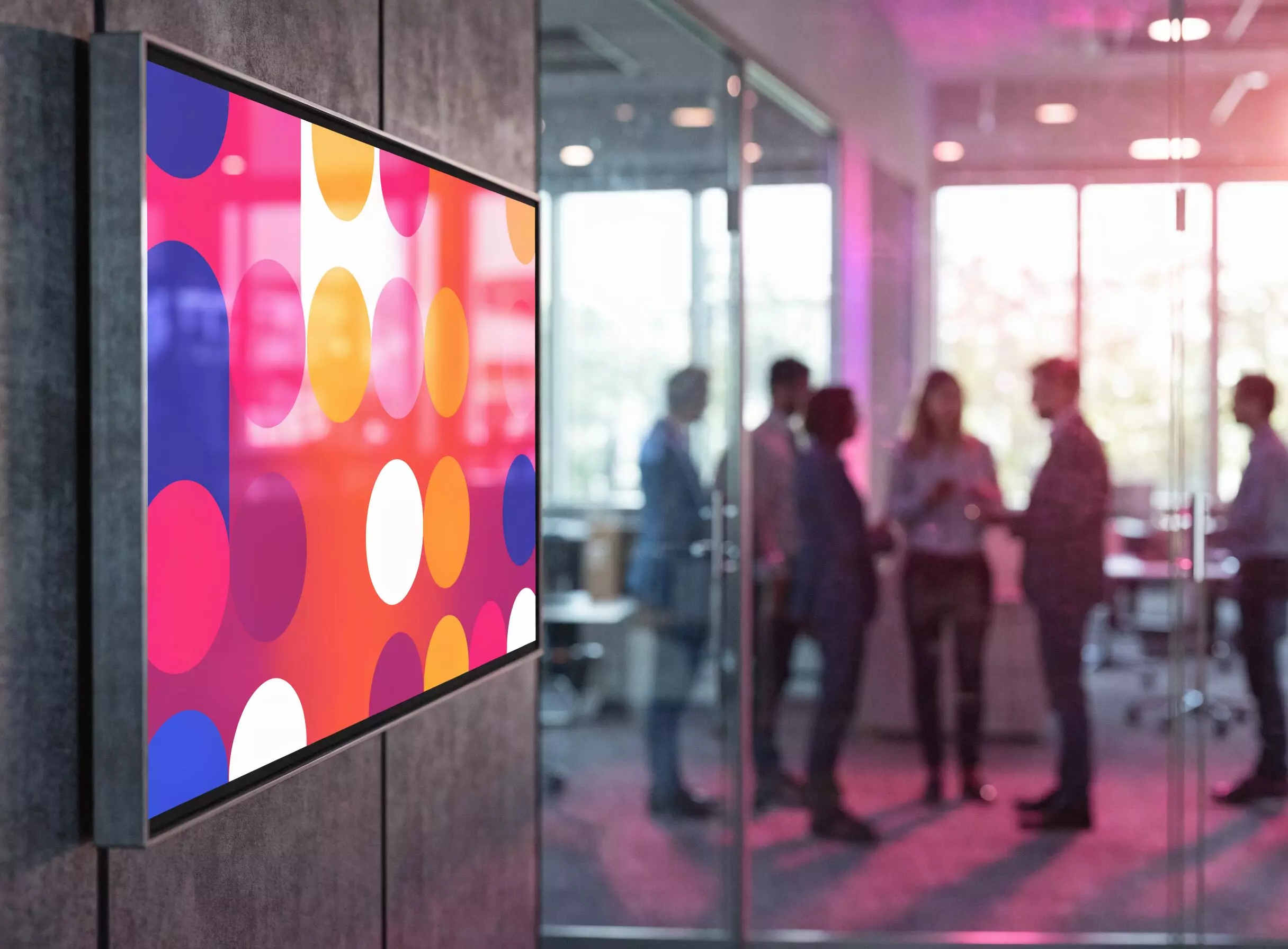 Écran d'affichage dynamique EMITY diffusant la communication interne dans les bureaux d'une entreprise