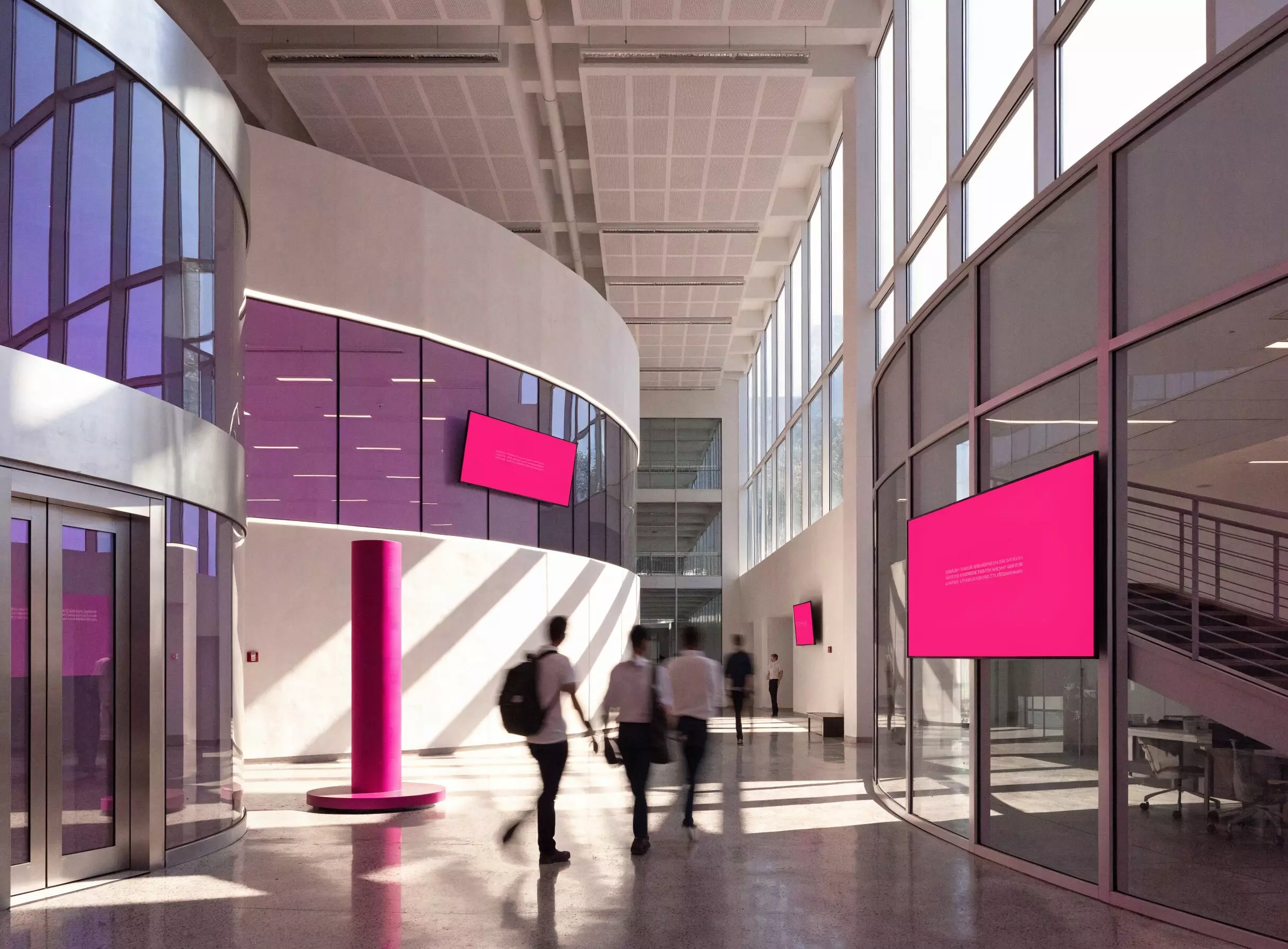 &Eacute;crans d&rsquo;affichage dynamique dans un hall d&rsquo;accueil