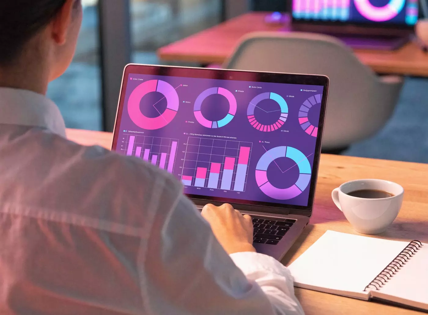Responsable consultant les statistiques de ses sondages sous forme de graphiques dans E-MANAGER