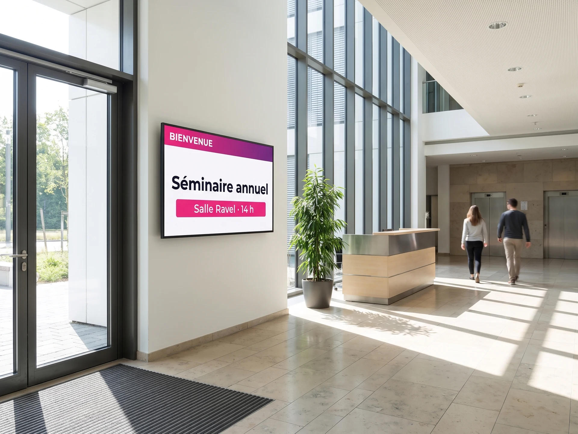 &Eacute;cran mural dans le hall d&rsquo;un immeuble de bureaux annon&ccedil;ant un s&eacute;minaire