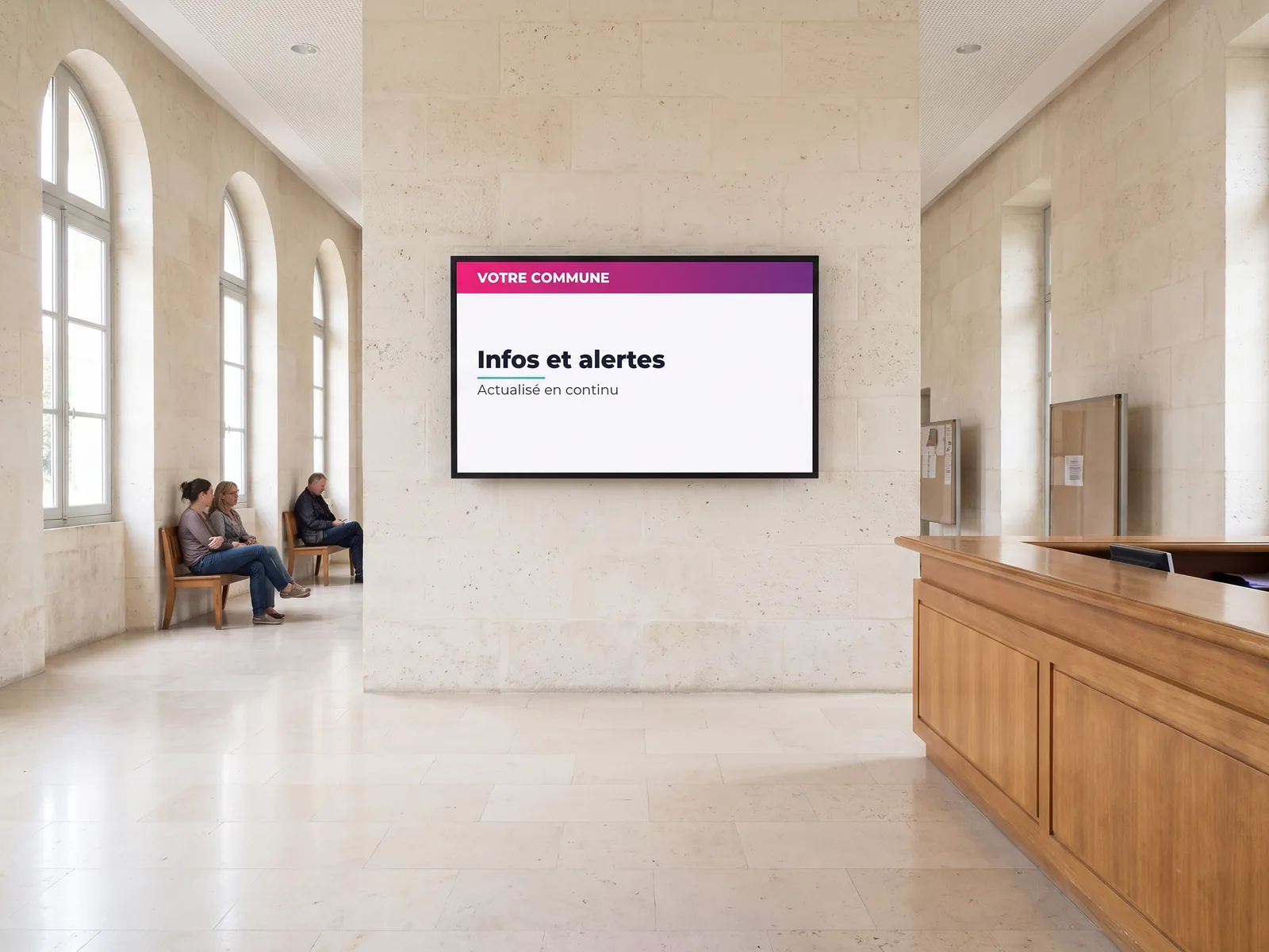 Écran mural dans le hall d'accueil d'une mairie diffusant les informations et alertes de la commune