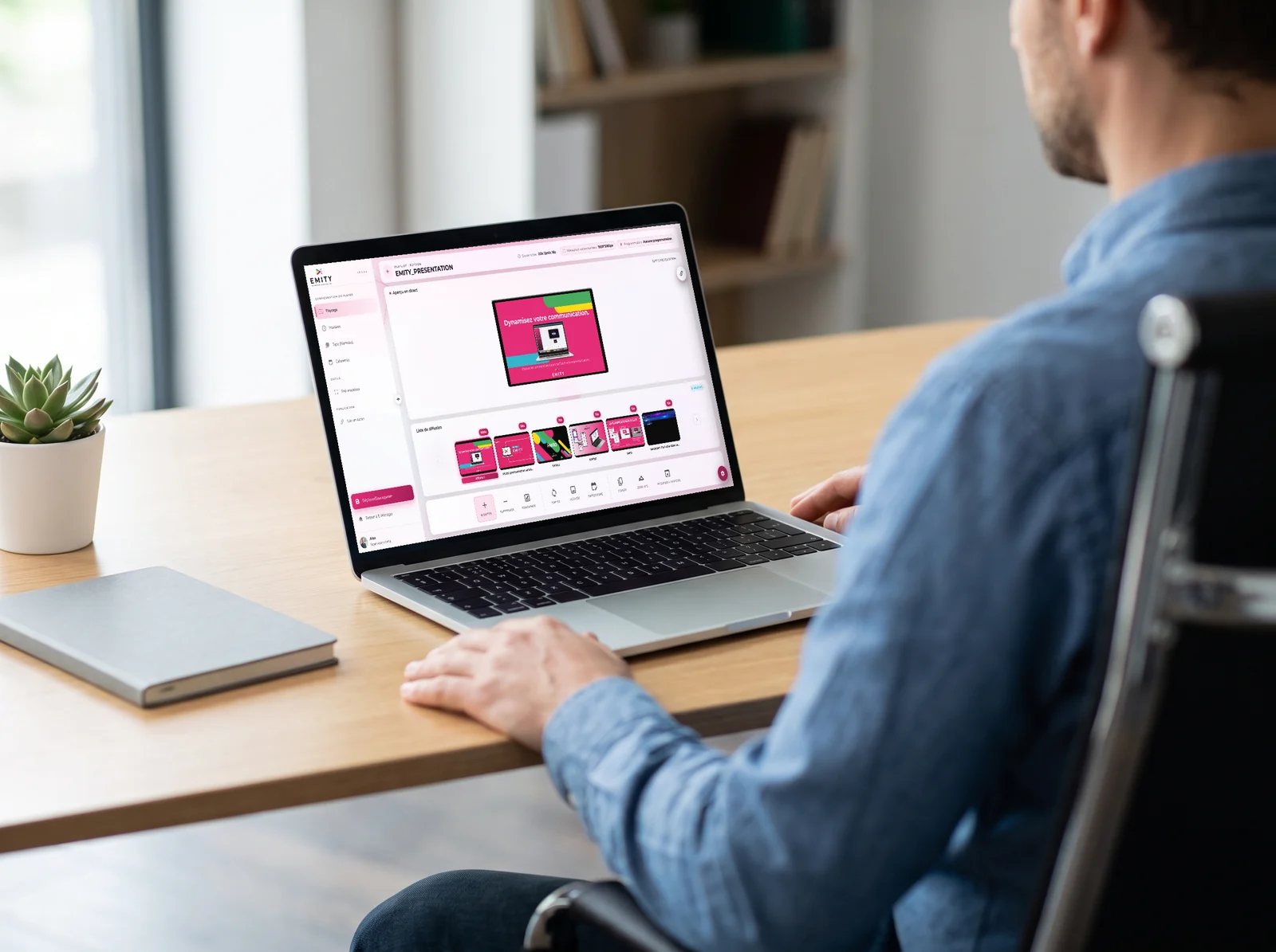Responsable d’exploitation devant un ordinateur portable affichant le tableau de bord E-MANAGER
