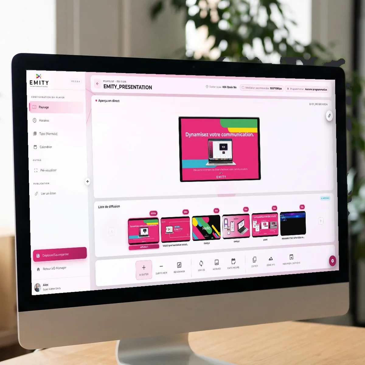 Liste de diffusion E-MANAGER ouverte sur un iMac, avec l'aperçu en direct de l'affiche