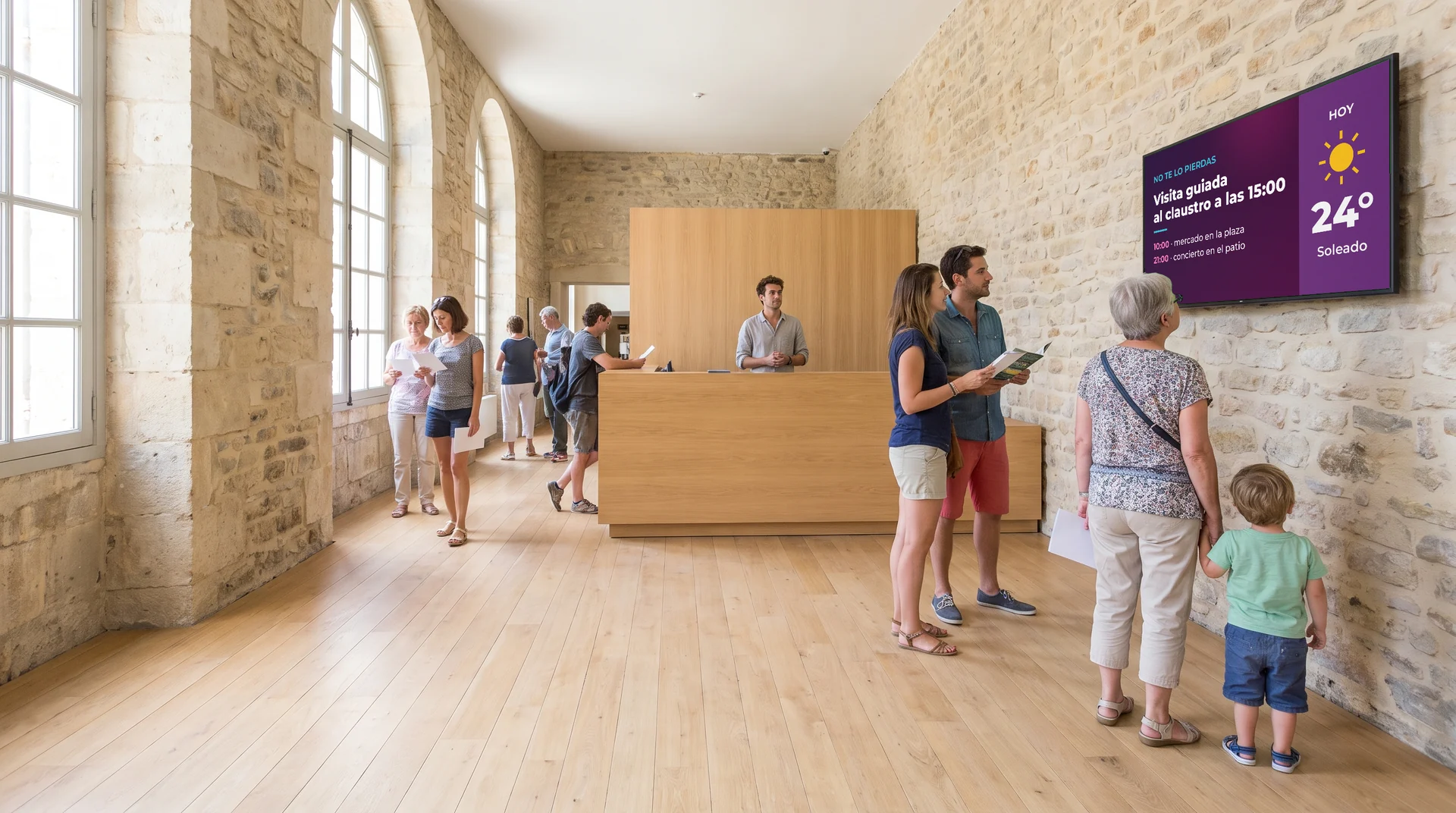Oficina de turismo con muros de piedra: visitantes leen la pantalla mural que anuncia una visita guiada a las 15:00 y el tiempo del día